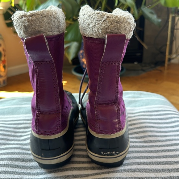Girl’s Winter Sorel Boots - Picture 3 of 5